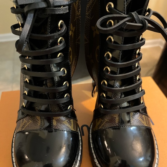 Women LV boot new, size 7. - Picture 2 of 5